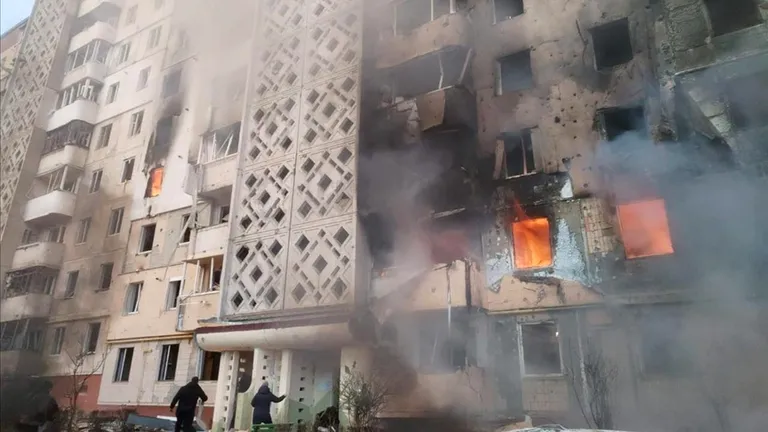 Cel puțin 3 morți, inclusiv un copil, într-un atac aerian rusesc asupra Odesei