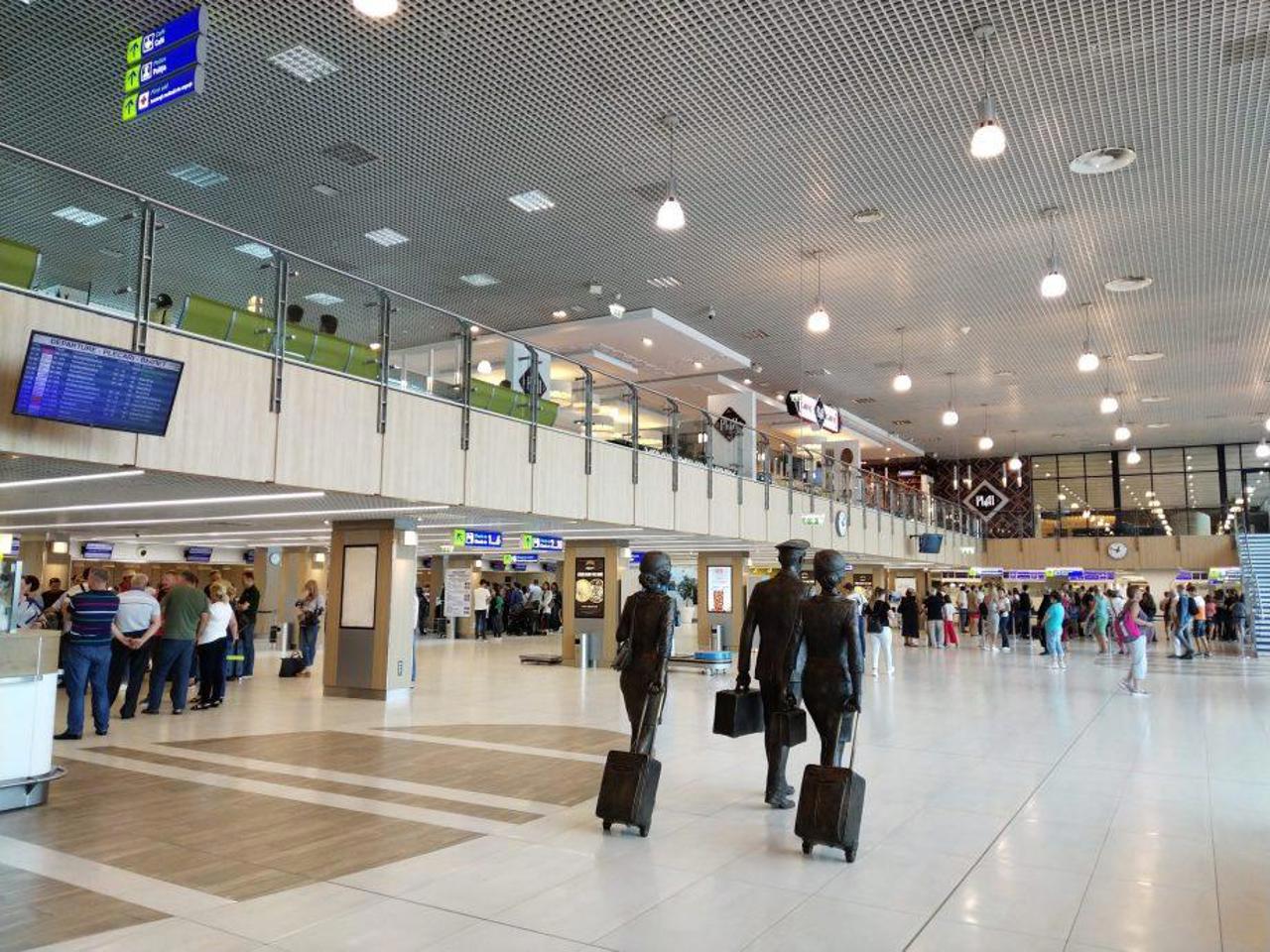 Flux sporit de călători pe Aeroport înaintea sărbătorilor pascale. Reguli esențiale pentru controlul de securitate și trecerea frontierei