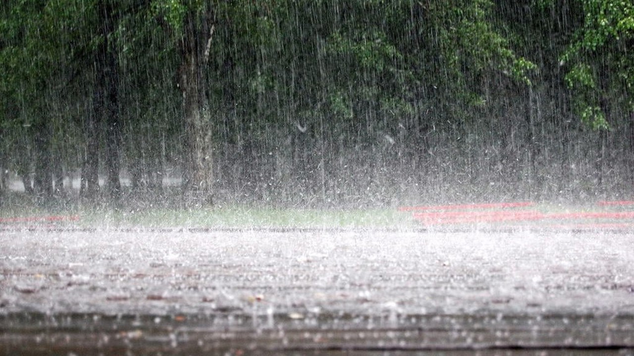 Ploi cu grindină în centrul și sudul R. Moldova