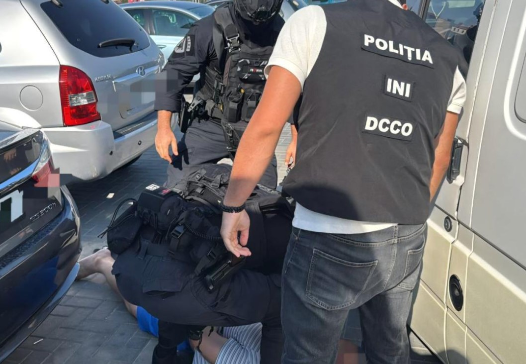 VIDEO // Unul dintre liderii grupării criminale „Kitaeț”, trimis pe banca acuzaților. Riscă până la 15 ani de închisoare