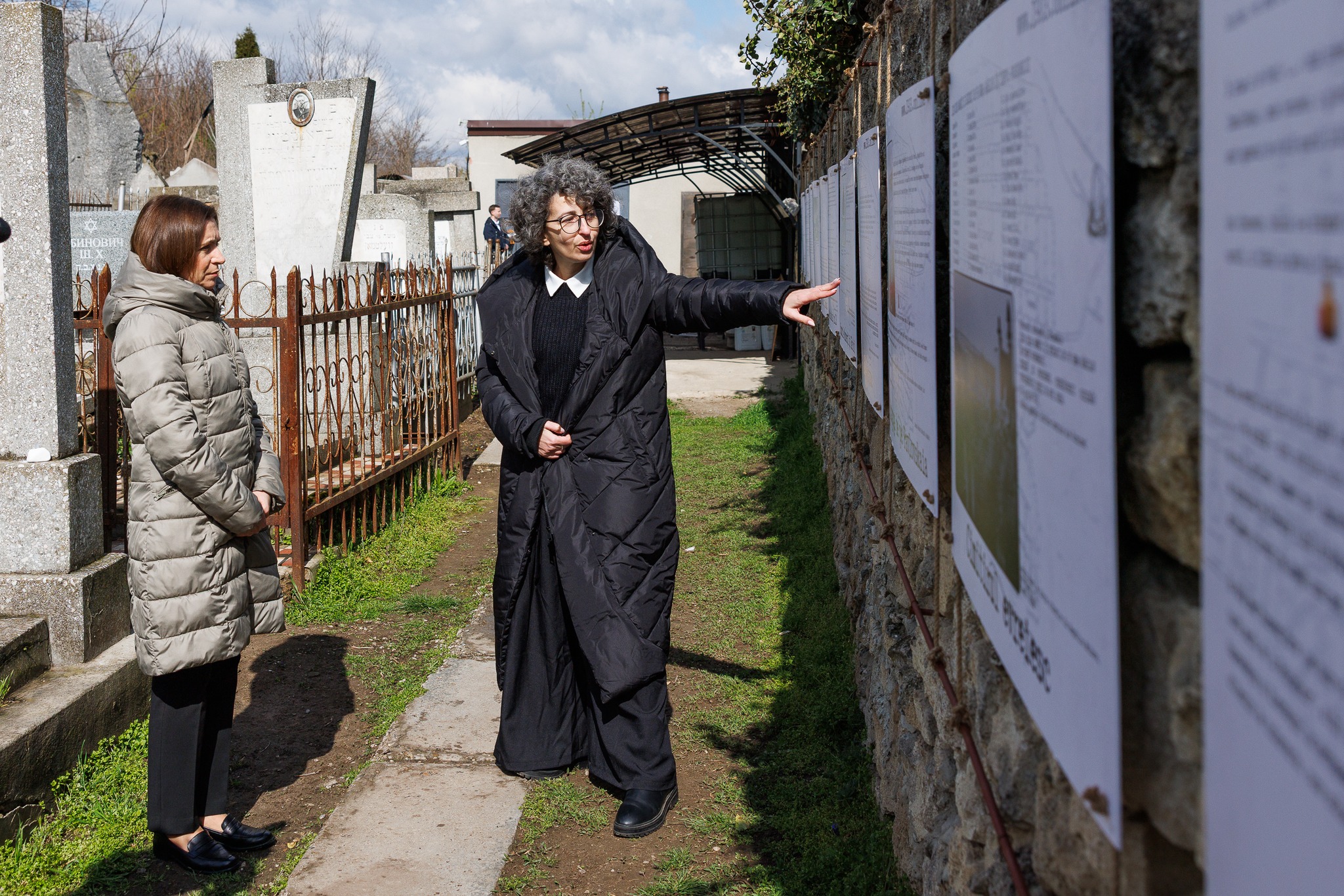 Expoziție dedicată Pogromului de la Chișinău // Maia Sandu, la Cimitirul Evreiesc: Avem datoria să onorăm victimele și să păstrăm adevărul istoric