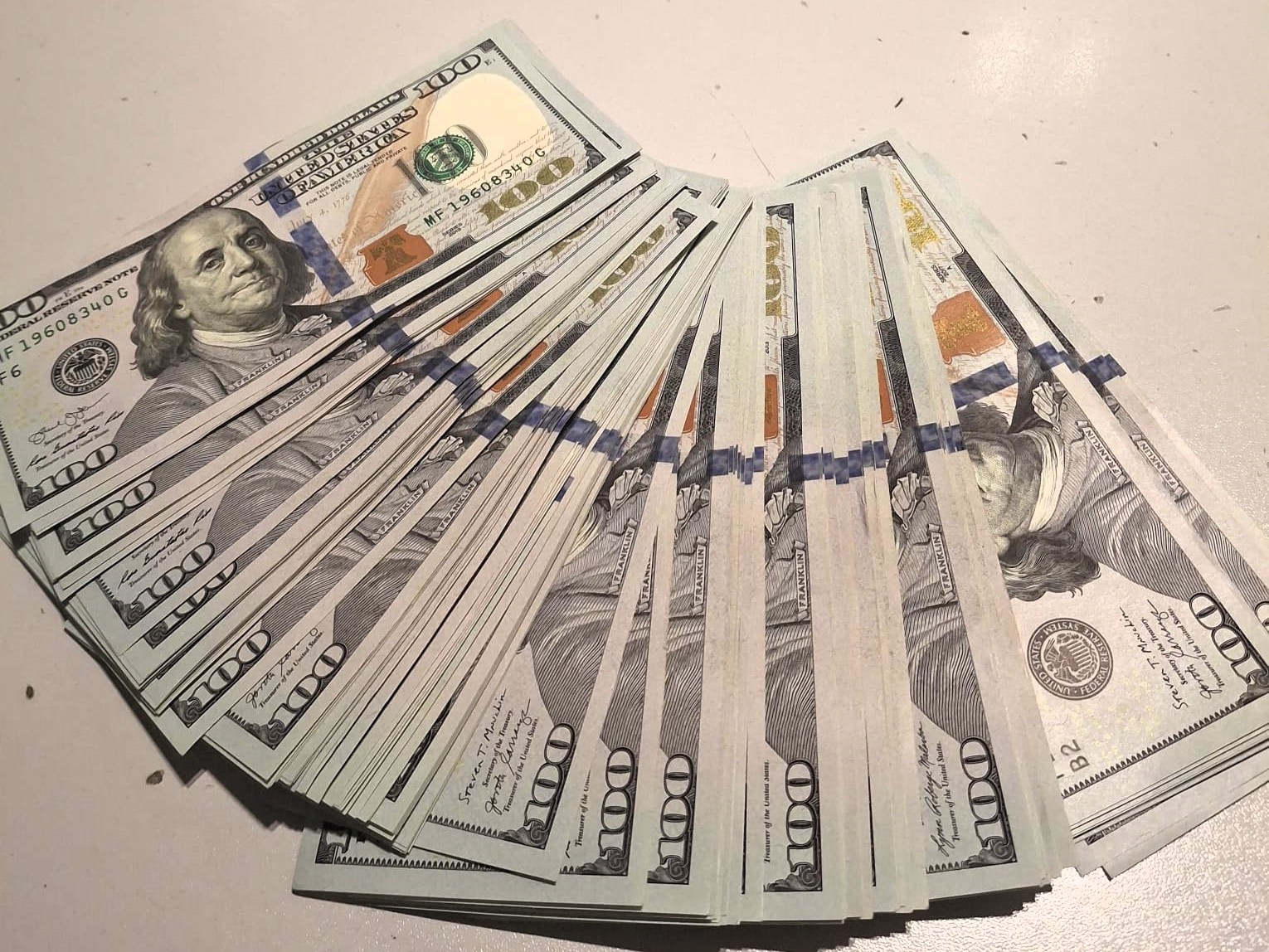 Cetățean străin, prins la Aeroportul din Chișinău cu peste 34 000 de dolari nedeclarați