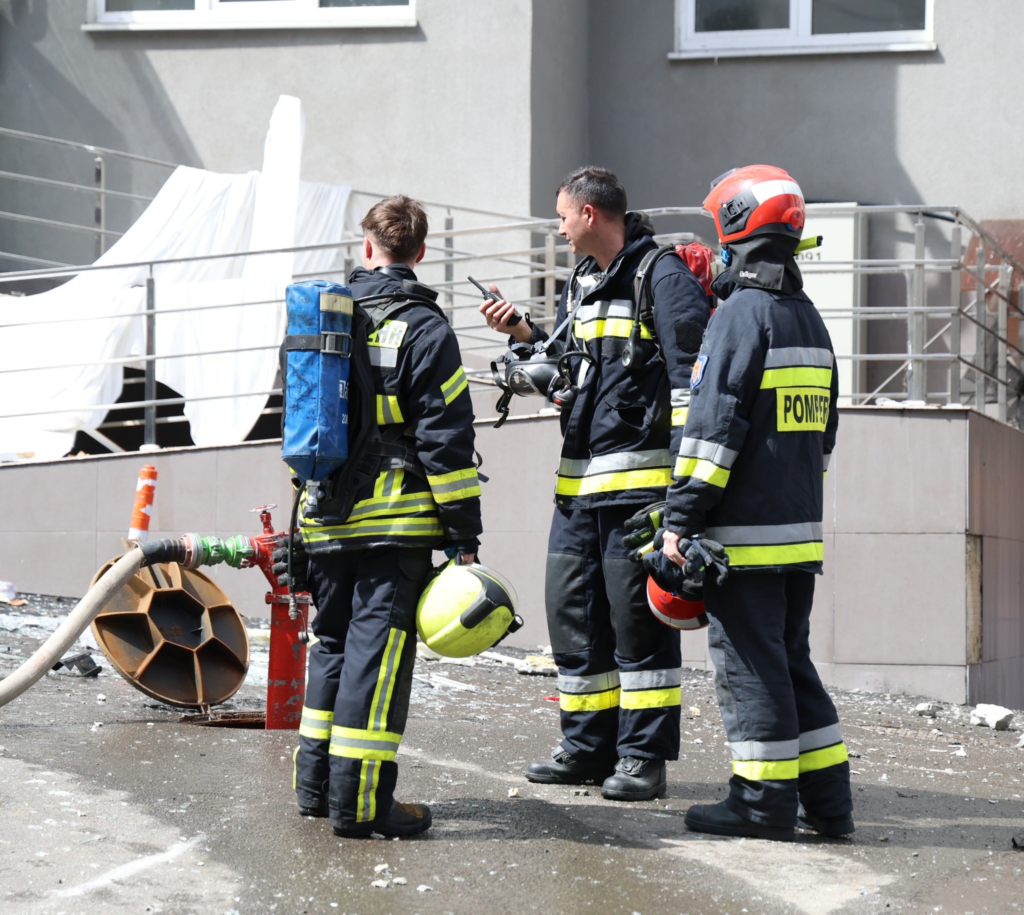 FOTO // Incendiul de la Telecentru ar fi izbucnit în urma unei explozii. IGSU vine cu detalii