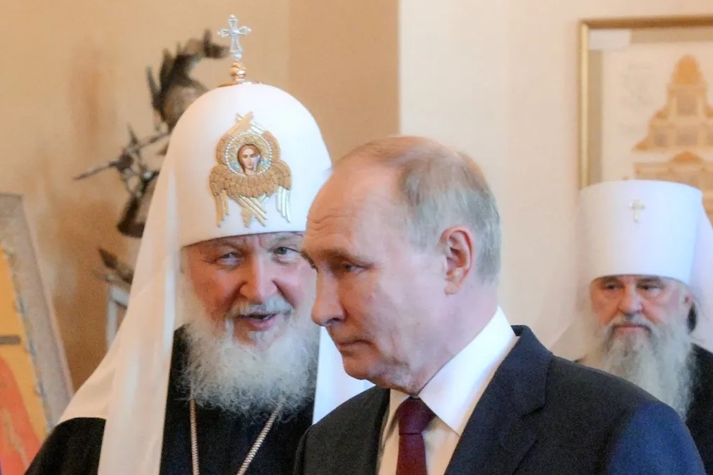 „O putere diavolească”. Rușii apelează tot mai mult la ocult, stârnind nemulțumirea Bisericii