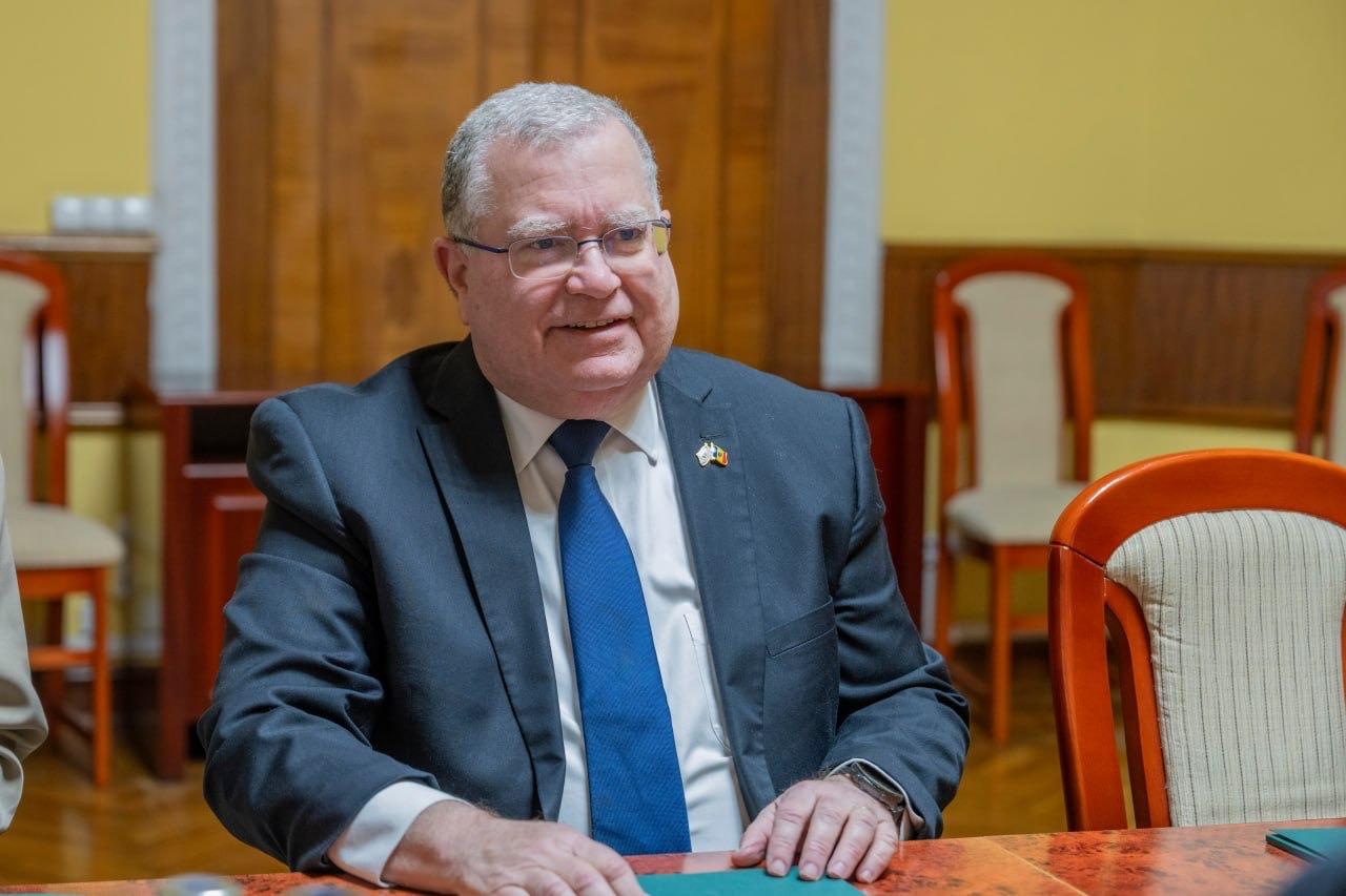 Ambasadorul Yoram Elron // „Mi-am făcut deja o părere, nu mă deruta cu argumente factologice!” De ce este Israel criticat pe nedrept