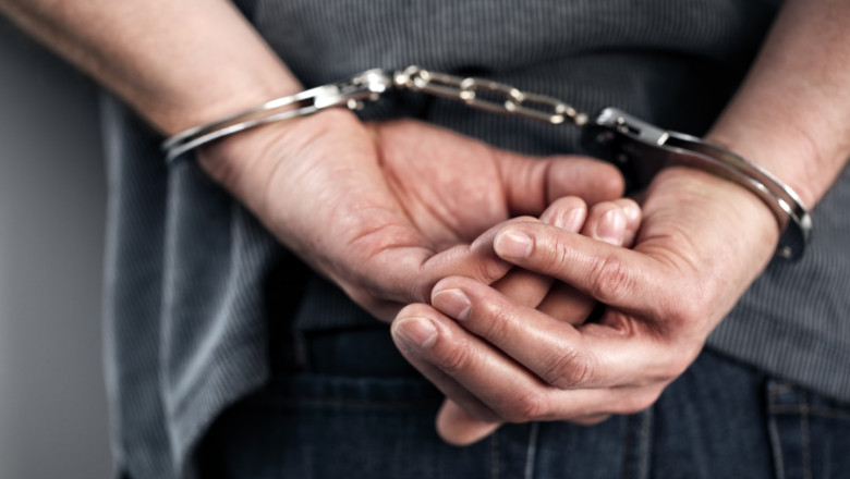 Franţa: Şapte cetăţeni moldoveni, condamnaţi după ce au desenat graffiti cu sicriele unor soldați francezi