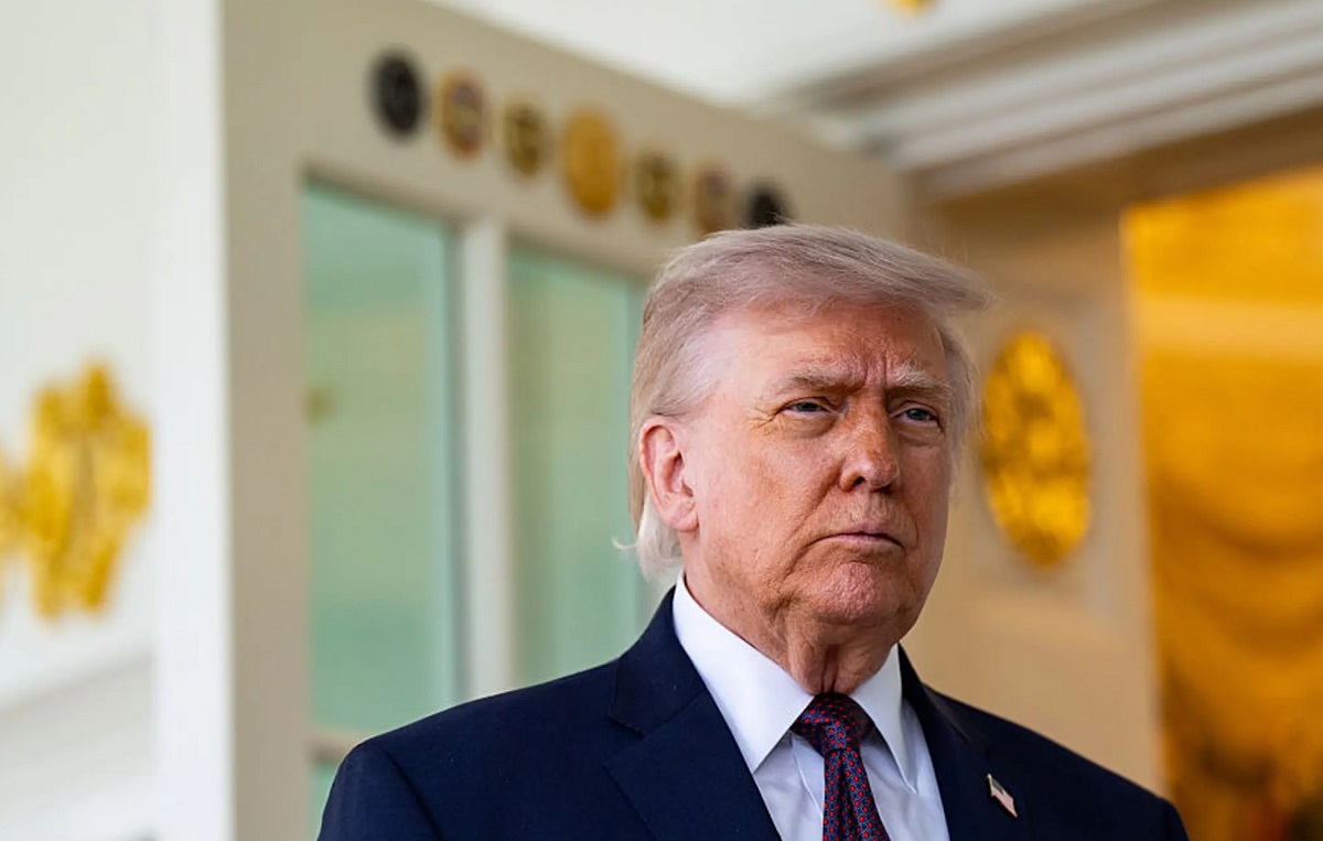 Blocada americană rămâne în vigoare până la încheierea unui acord cu Iranul, anunţă Trump, după ce Teheranul deschide total Strâmtoarea Ormuz