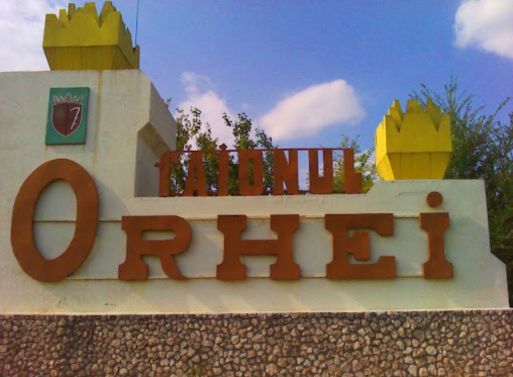 Răsturnare de situație în cazul minorei de 15 ani, „dispărute” în drum spre Chișinău. A fost toată ziua cu prietenul