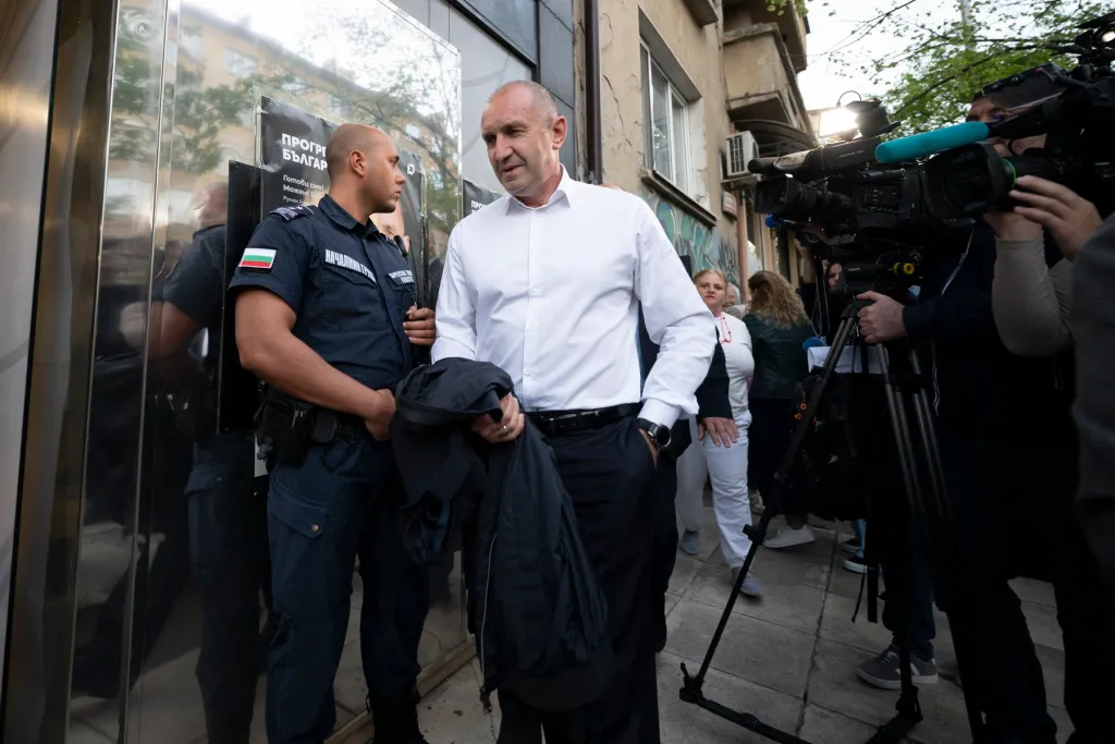 Rezultatele alegerilor din Bulgaria. Coaliția pro-rusului Rumen Radev, pe primul loc în exit-polluri, la mare distanță de fostul premier Boiko Borisov