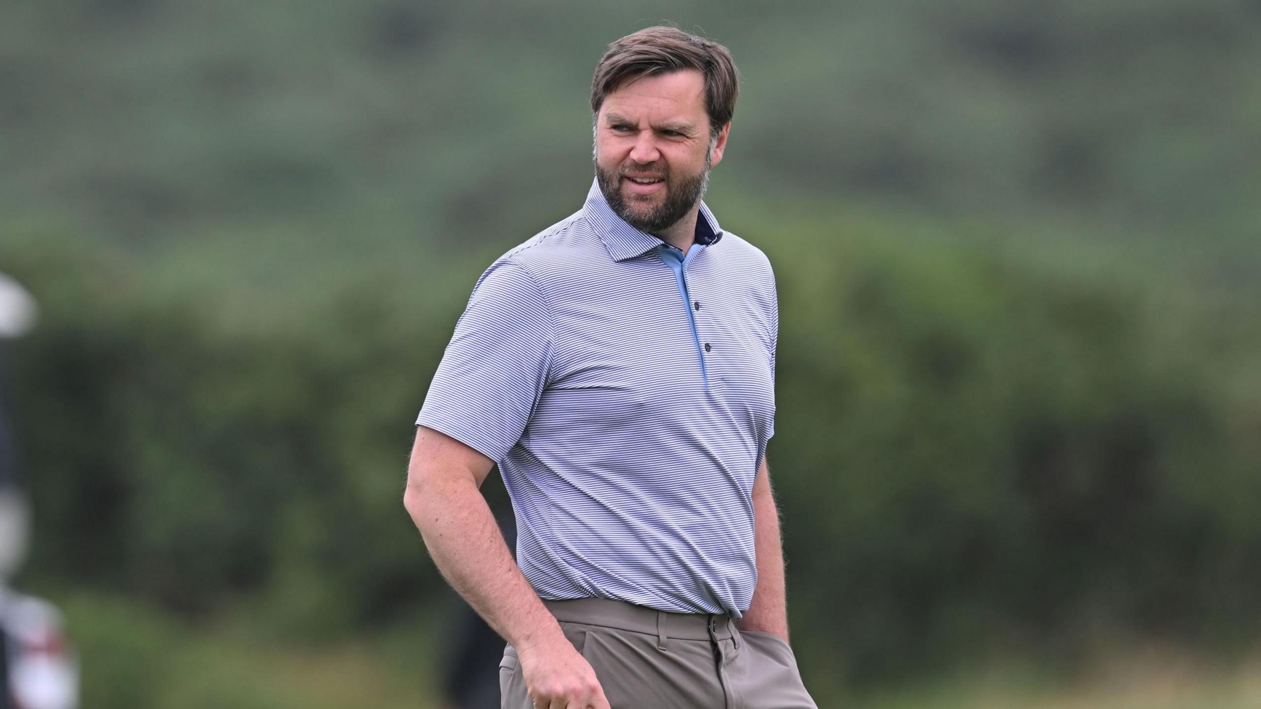 JD Vance își amână plecarea către Pakistan și crește incertitudinea asupra negocierilor americano-iraniene