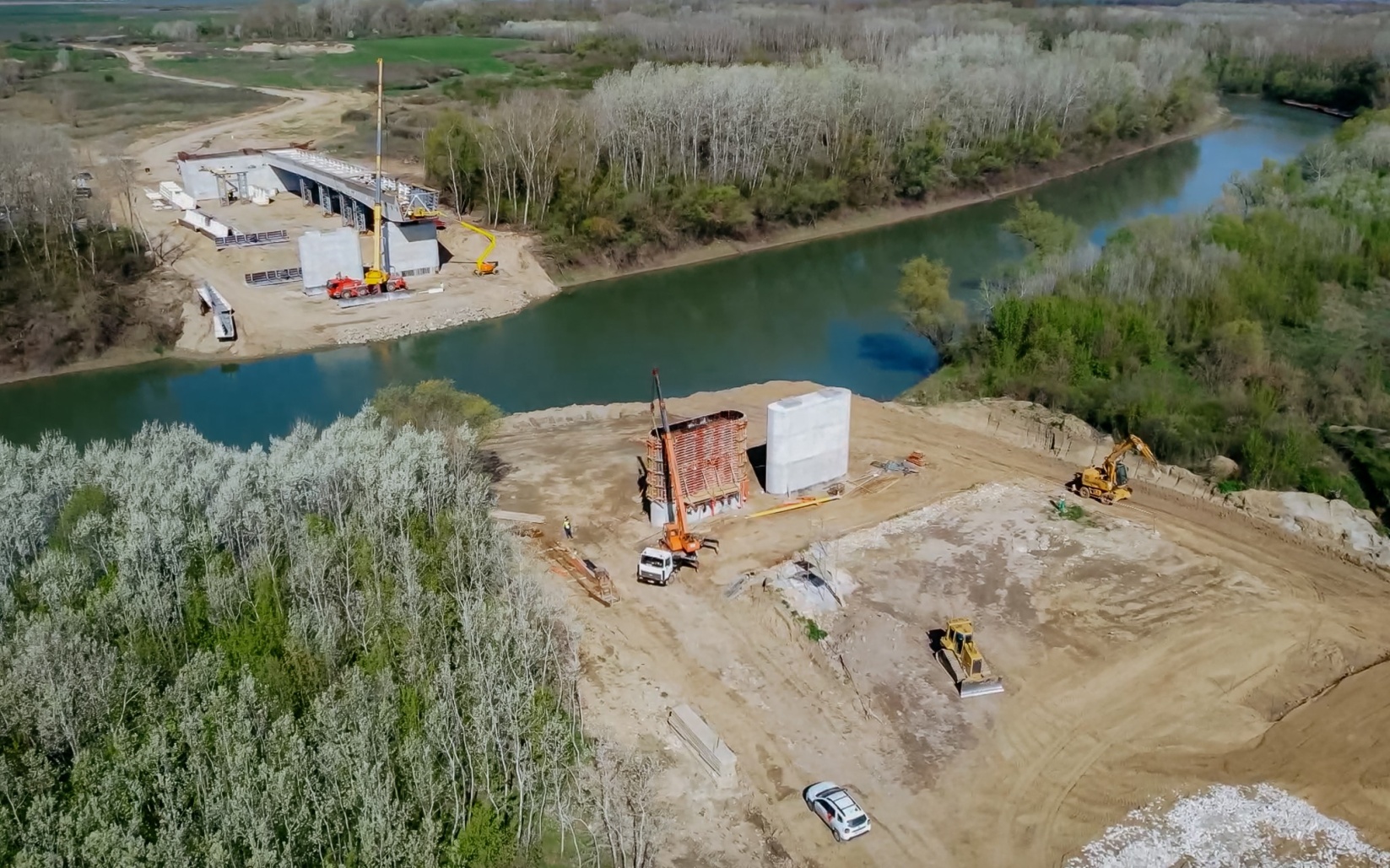 FOTO // Podul de la Ungheni, gata în proporție de 45 de procente la mai puțin de un an de la începutul construcțiilor