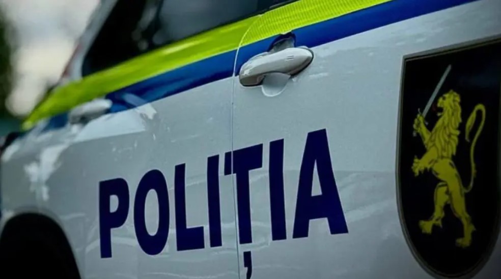 Femeie dată în căutare pentru escrocherie, deportată din SUA în R. Moldova
