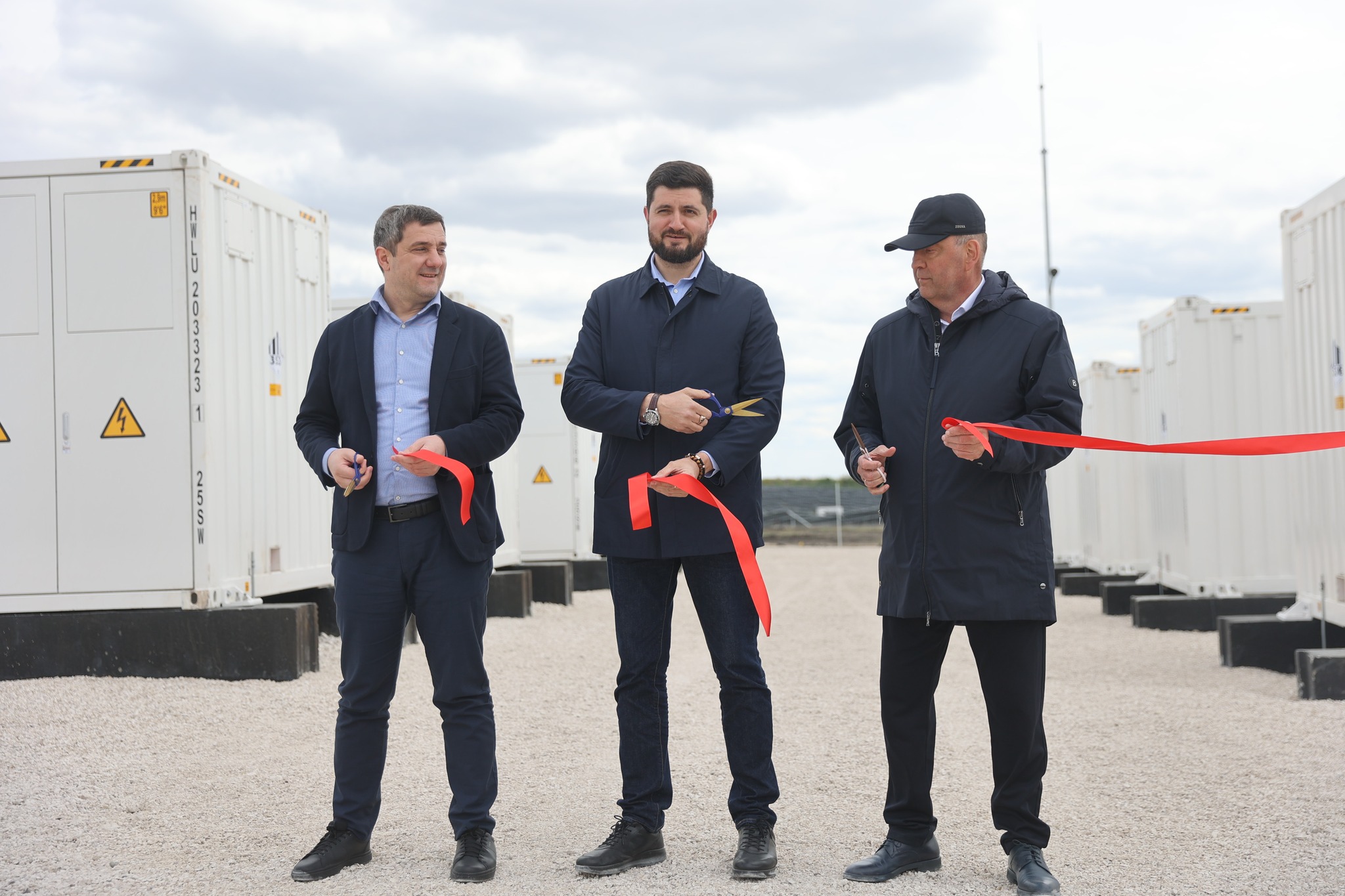 FOTO // La Rădeni a fost lansat cel mai mare sistem de stocare a energiei electrice