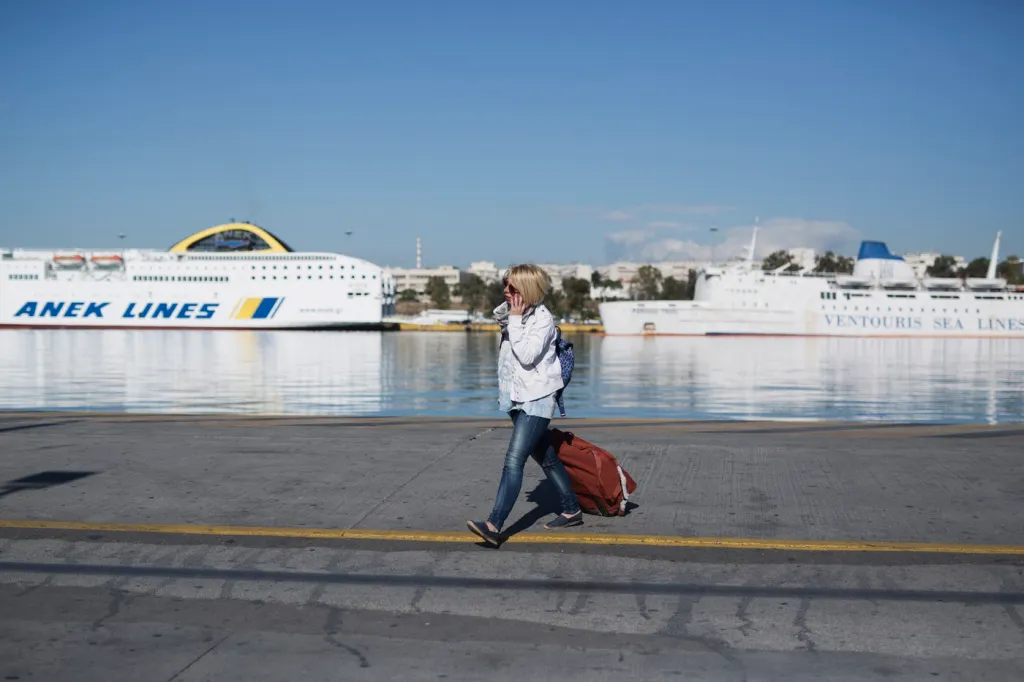 Grecia, paralizată de greve pe 1 mai: Feriboturile și transportul public sunt blocate, mii de turiști afectați