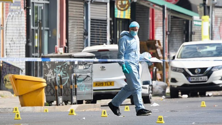 Patru răniți într-un atac armat din mașină, la Londra