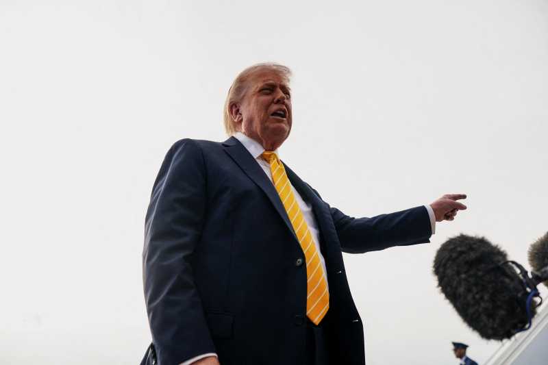 Ormuz: Trump anunță că Marina americană va escorta navele blocate începând de luni
