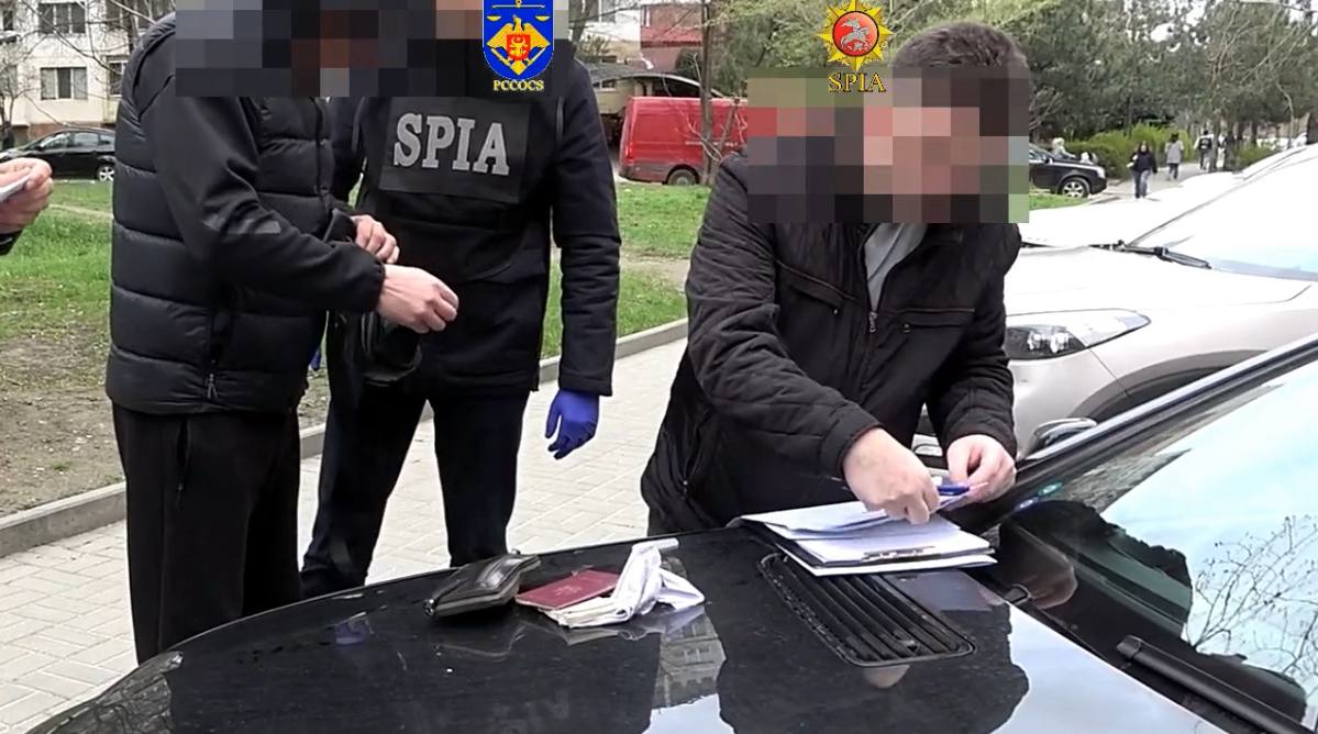 Rețea de acte false, destructurată în R. Moldova. Mai multe persoane din Centru și Nord, vizate