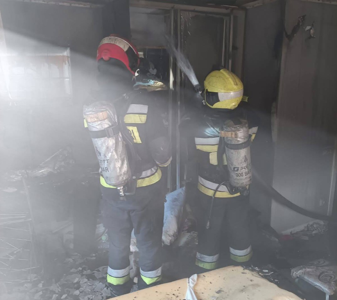 Incendiu într-un apartament din cartierul Telecentru. Patru echipe de pompieri, trimise pentru lichidarea flăcărilor