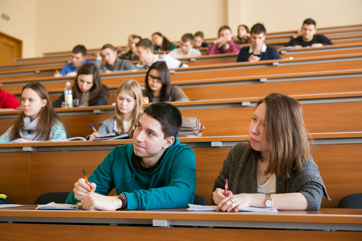 MEC vrea amenzi și blocarea platformelor care vând teze de licență, masterat sau doctorat