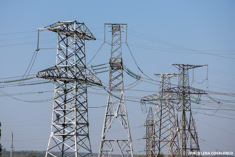Electricitate mai ieftină achiziționată de Energocom în luna aprilie