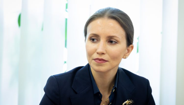 Fosta ambasadoare în India dă în judecată MAE după rechemarea din funcție
