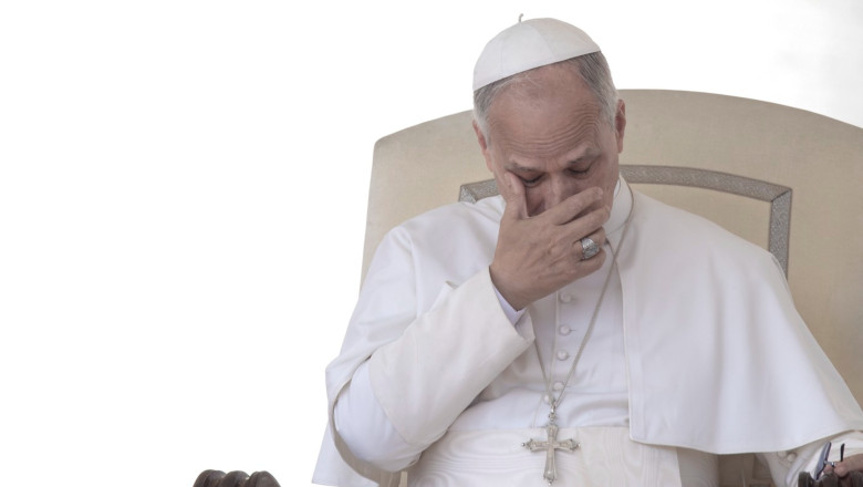 Papa Leon a sunat la bancă să îşi schimbe adresa. Angajata a crezut că este o farsă şi i-a închis telefonul în nas