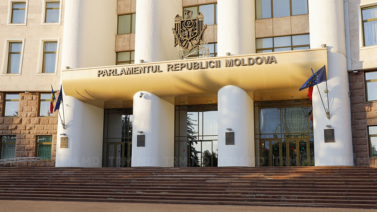 Parlamentul își deschide ușile pentru public în Noaptea Muzeelor. Vizitatorii vor putea ține discursuri în plen