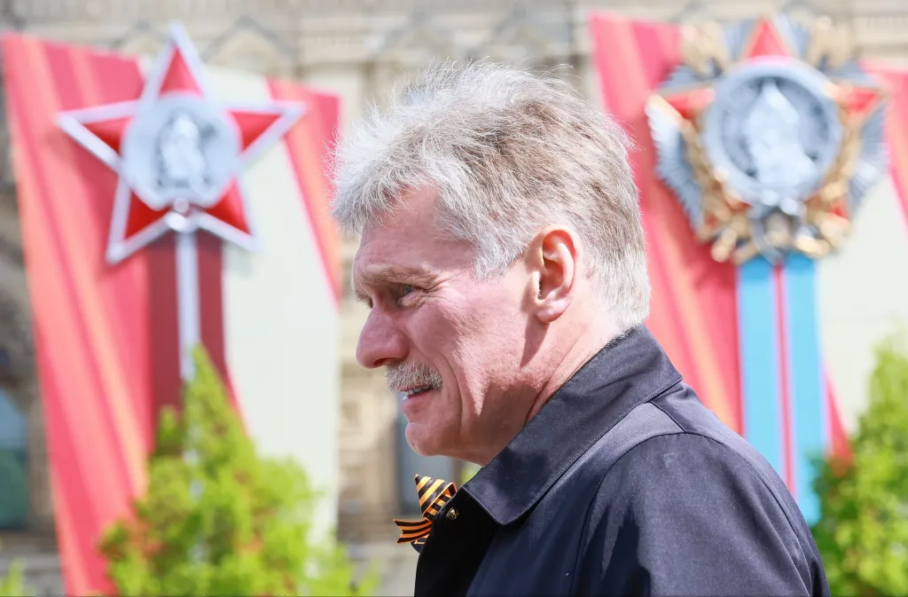 Reacția Moscovei după ce Zelenski a trolat-o cu un decret prin care îi „dă voie” să-și țină parada: „E problema lui”