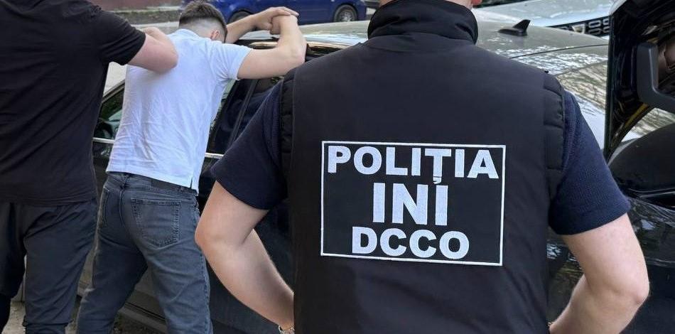 VIDEO // Puneau în circulație bancnote false. O grupare criminală, destructurată în Chișinău