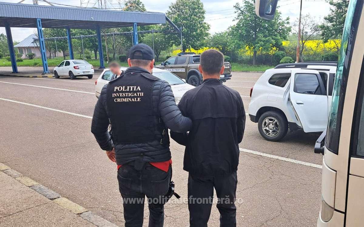 FOTO // A comis un jaf de 3 milioane de euro în Belgia. Un moldovean, reținut de polițiștii români de frontieră la PTF Albița