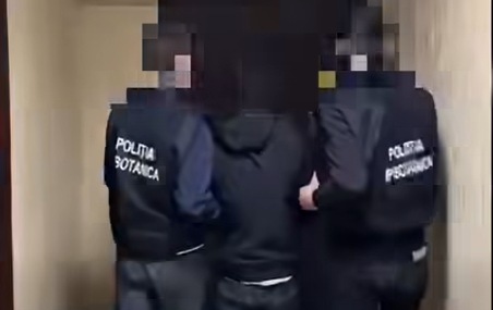 VIDEO // Ar fi înșelat o pensionară de peste 145 de mii de lei. Doi suspecți, reținuți