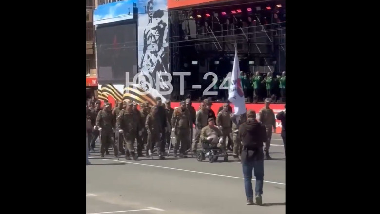 Parada invalizilor. Rușii rămași fără picioare sau mâini în războiul din Ucraina au fost scoși să defileze în Tatarstan