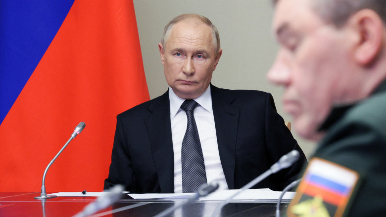 „I se spune că frontul se prăbușește”. Generalii ruși i-au promis lui Putin că vor cuceri Donbasul până în toamnă