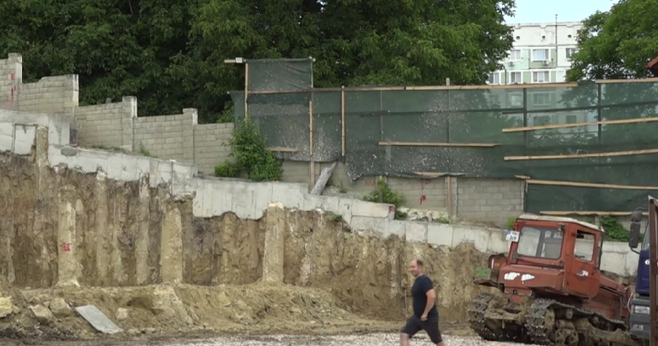 Reguli mai dure și intervenții mai rapide pentru construcțiile ilegale. Proiectul de lege, discutat la consultări publice
