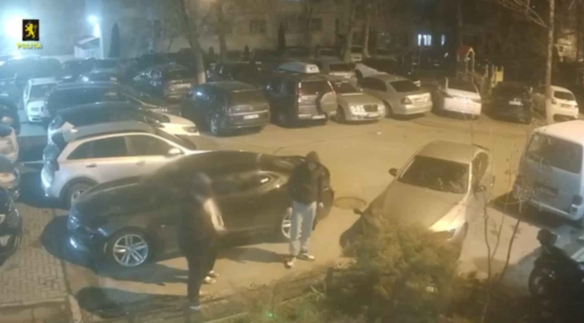 VIDEO // Un kilogram de mefedronă, scos din circuit de oamenii legii. Trei traficanți, reținuți