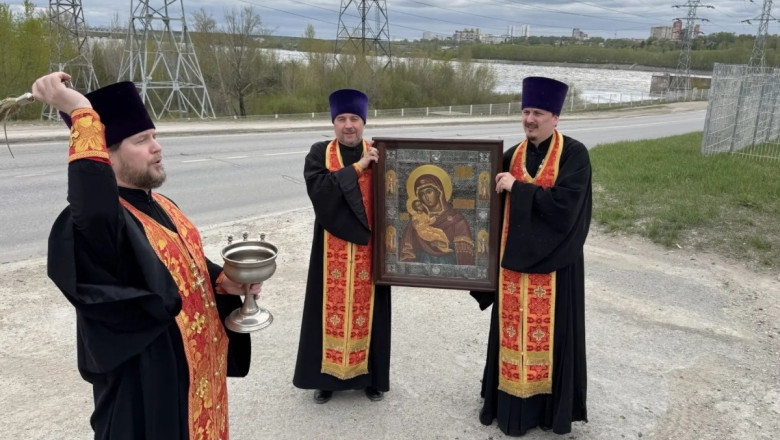 Preoții ortodocși ruși au organizat o procesiune cu icoane pentru a alunga dronele ucrainene. Atacurile, calificate drept „necaz”