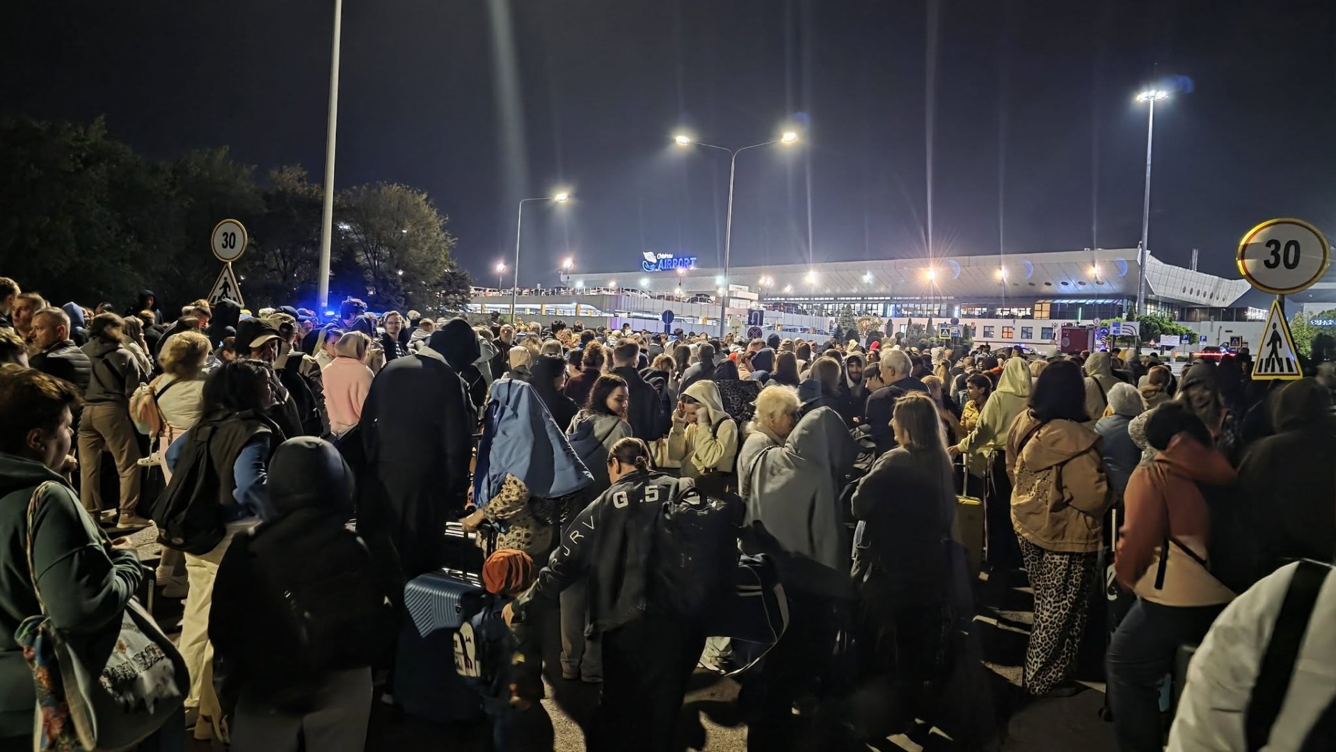 Două alerte cu bombă într-o singură noapte la Aeroportul Chișinău