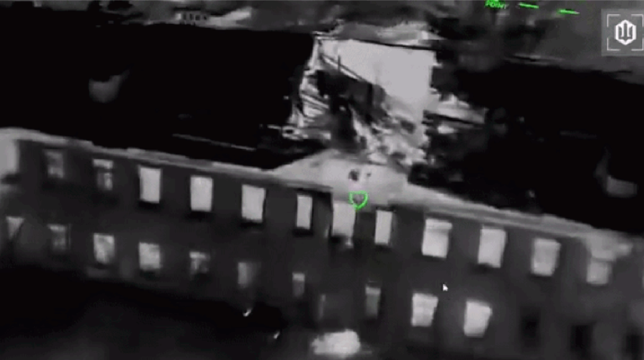 VIDEO // Ucrainenii anunță că au distrus o școală de pregătire a piloților de drone ruși: cel puțin 65 de morți