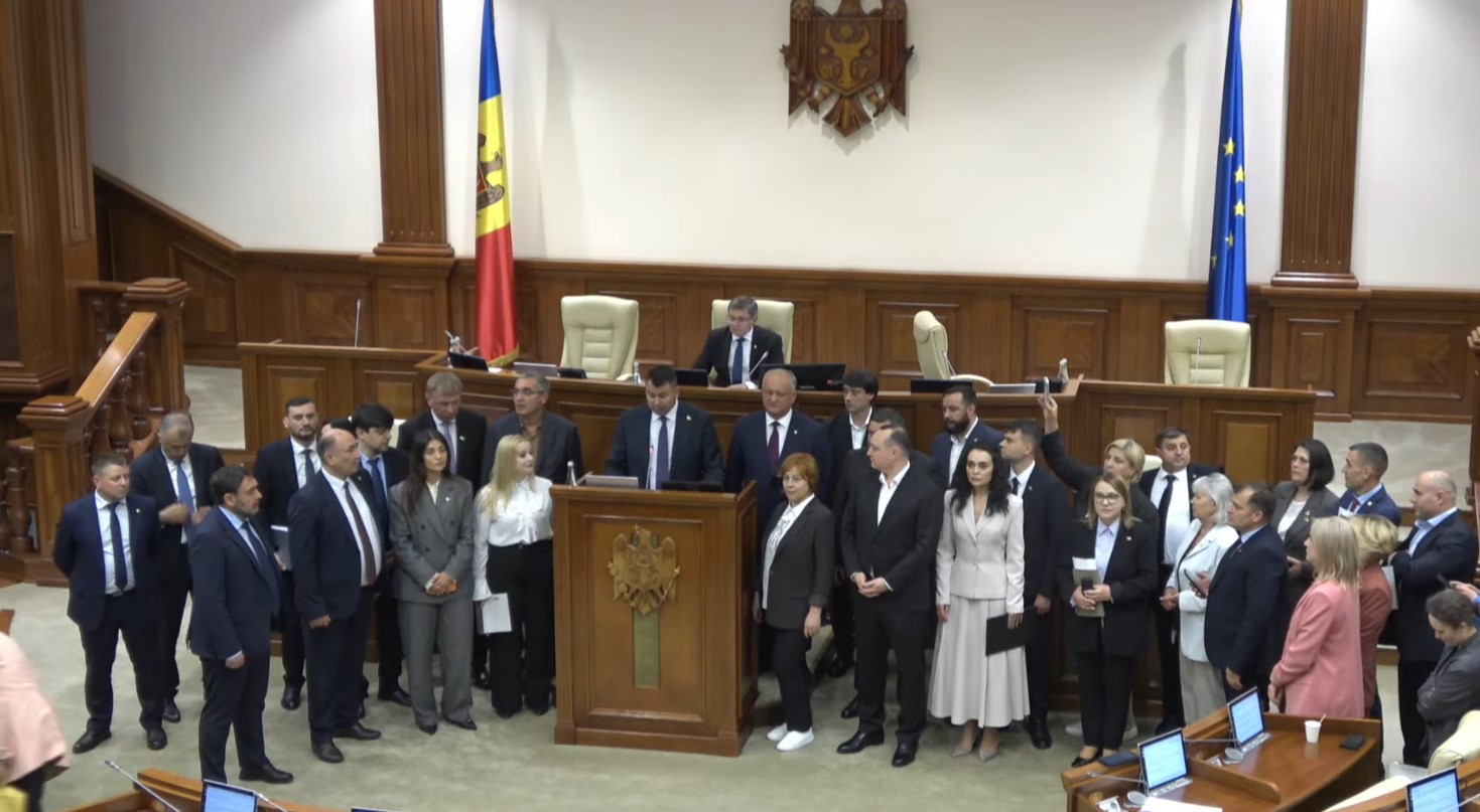 Opoziția a părăsit ședința plenară a Parlamentului în semn de protest