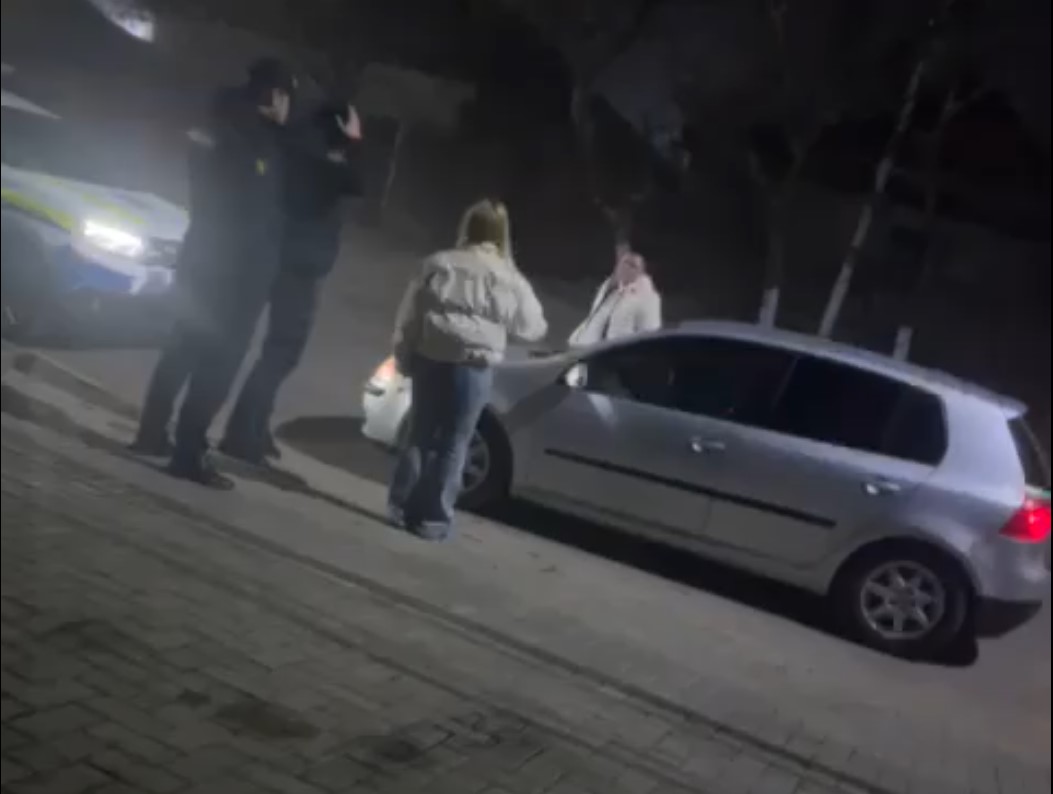 VIDEO // Agresor familial cu epoleți. Un șef din cadrul IP Comrat, anchetat după ce și-a atacat fosta soție