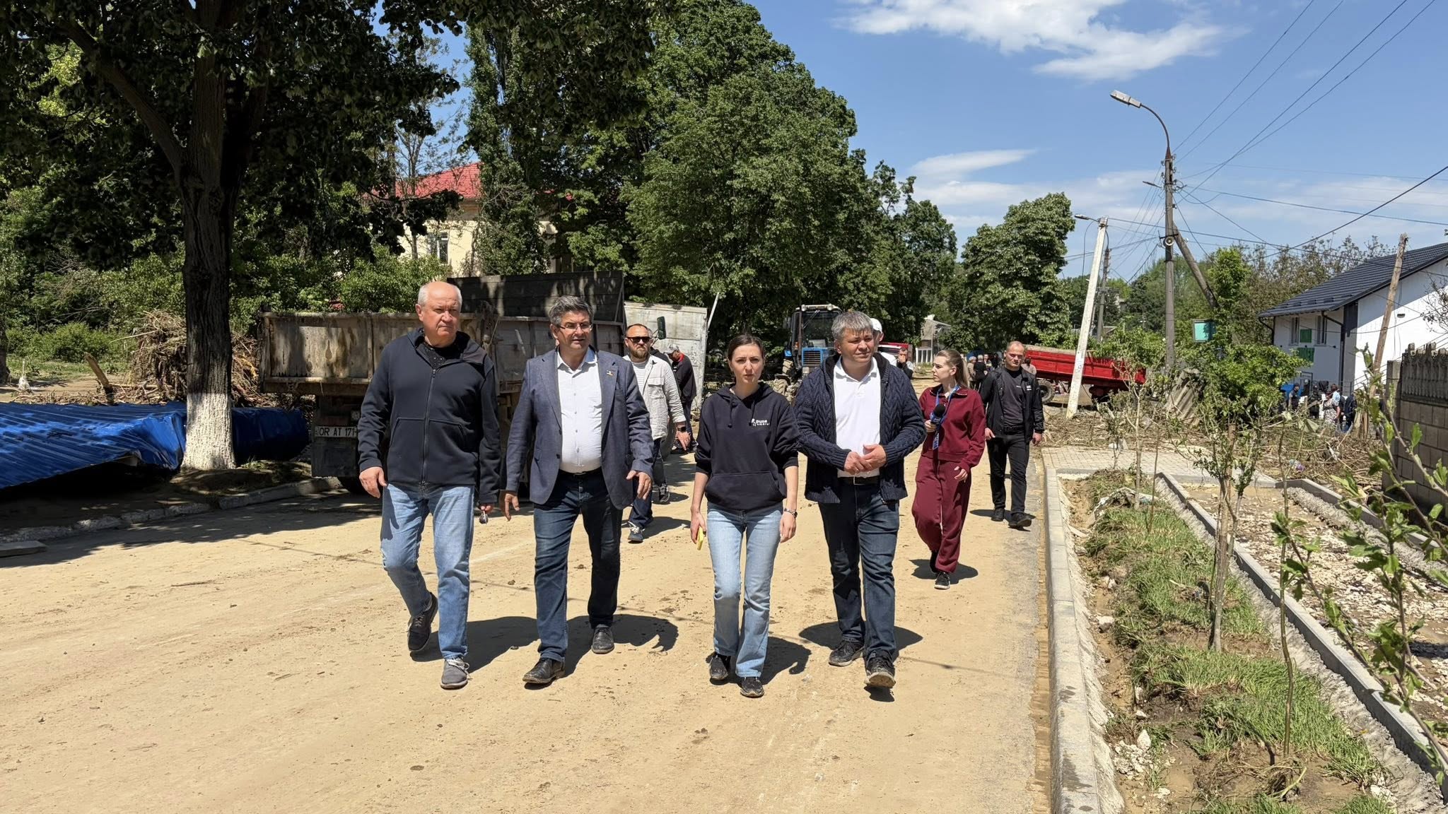 FOTO // Prim-ministrul Alexandru Munteanu, în Călărași: Vom interveni pentru a sprijini comunitățile afectate de ploi