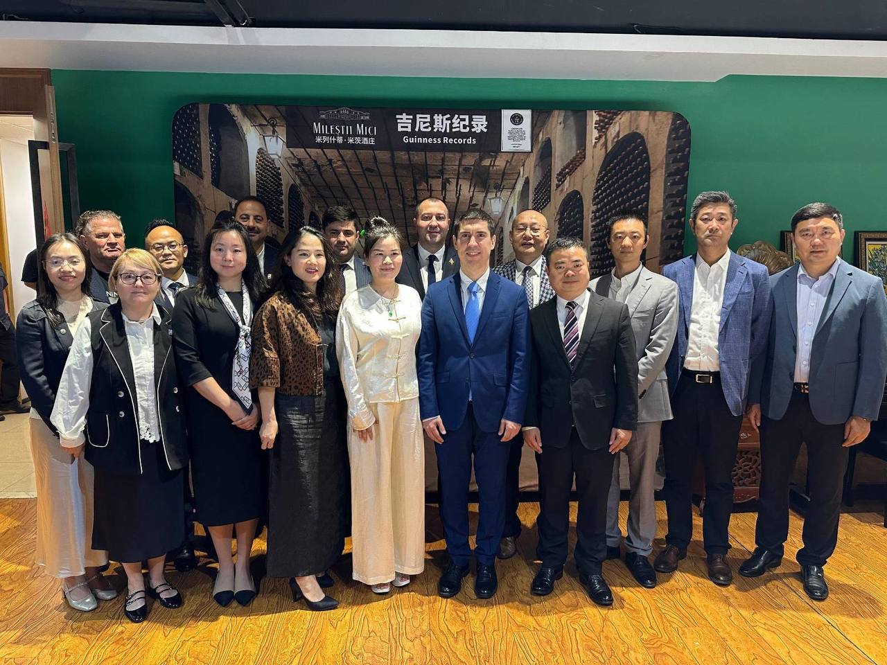 Vinul Moldovei cucerește piața din China. Rețea de 400 de magazine și campanii de promovare pe zgârie-nori în Shanghai și Shenzhen