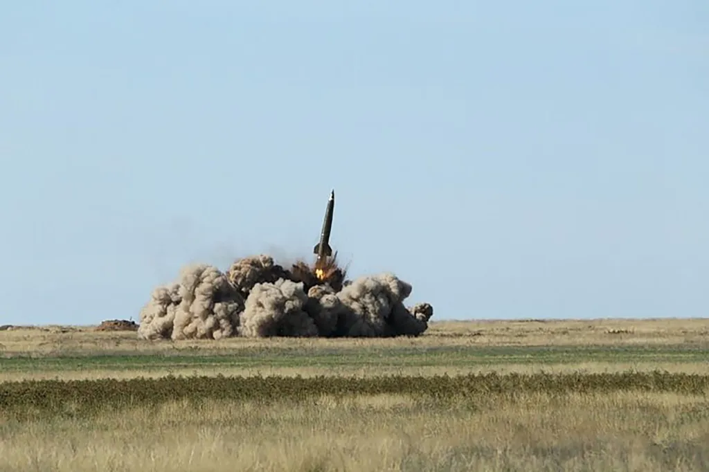 Cum a ajuns Putin să arunce în luptă împotriva Ucrainei racheta cu capacitate nucleară Oreșnik. „Sunt cu adevărat nebuni”