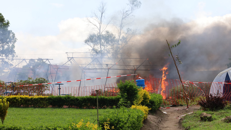 Mai multe centre, unde erau tratate persoane cu Ebola, au fost incendiate. Zeci de bolnavi au fugit din spitale în Congo