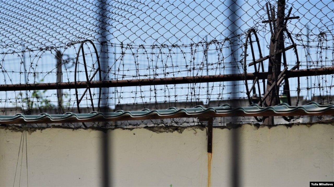 Zeci de percheziții CNA și IGP în dosarul amnistiei: sunt vizați deținuți și foști condamnați eliberați din penitenciare