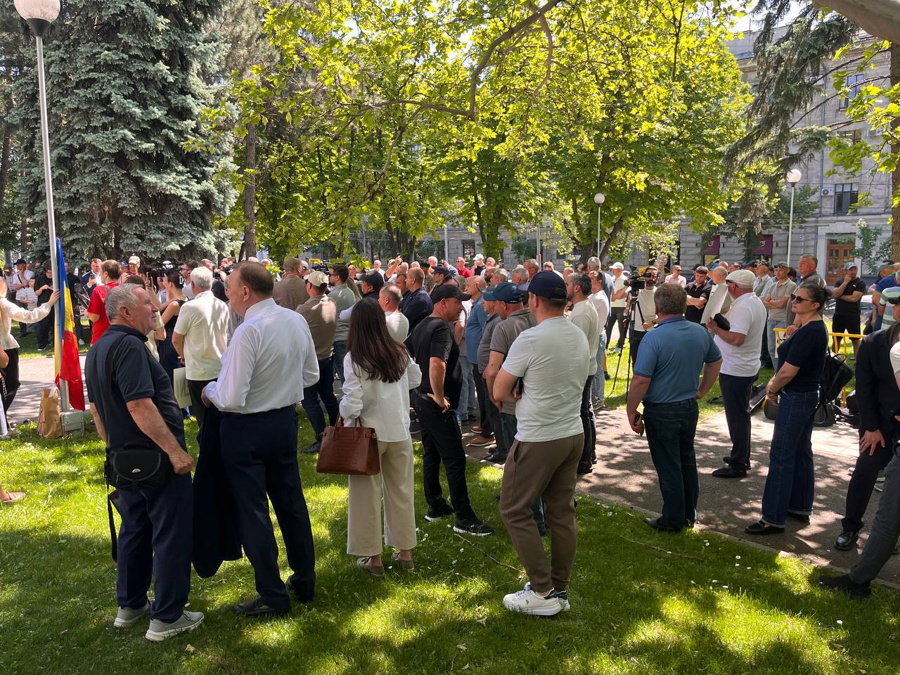 Fermierii au protestat la Guvern: cer măsuri de sprijin pentru agricultură