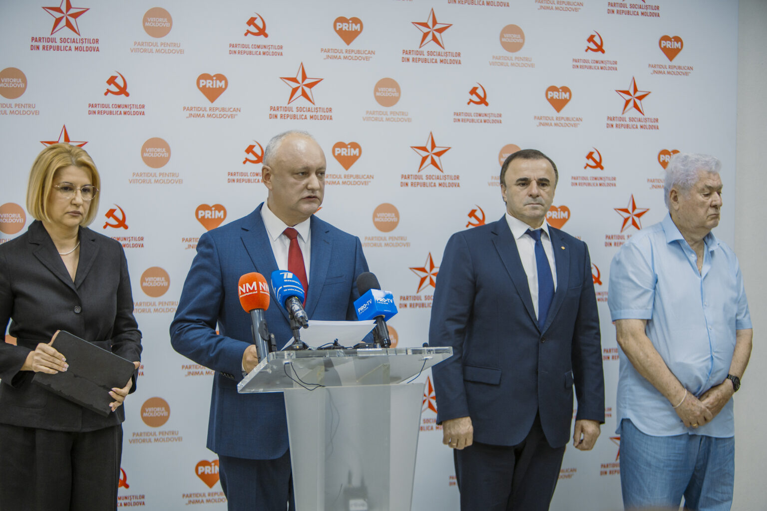 Raport: Donații nedeclarate și servicii necontabilizate în campania Blocului „Patriotic” din 2025