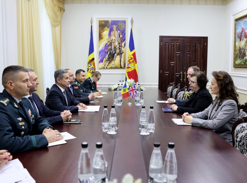 Noul atașat britanic, comandant de batalion Neville James Clayton, prezentat la Ministerul apărării