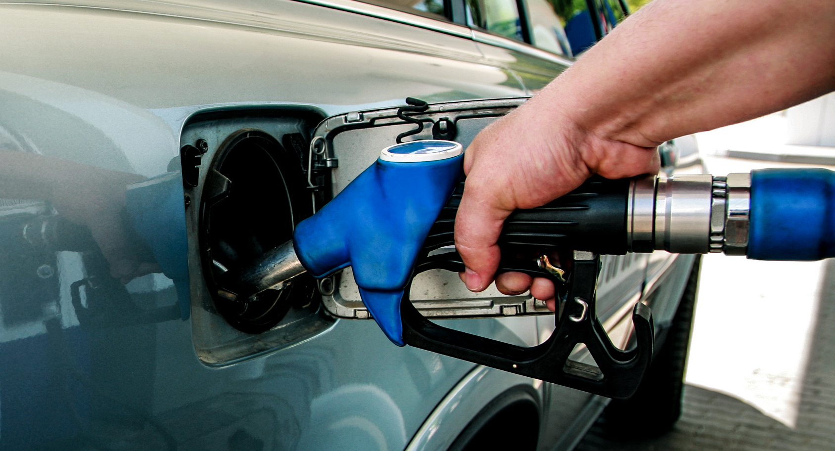 Carburanții se ieftinesc cu până la 68 de bani pe litru