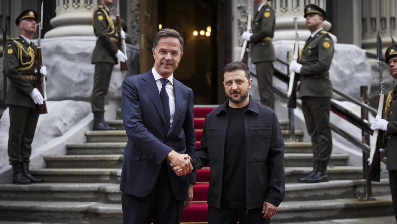 Mark Rutte, vizită-surpriză la Kiev: „Un gest de solidaritate şi de sprijin din partea Alianţei față de țara noastră”